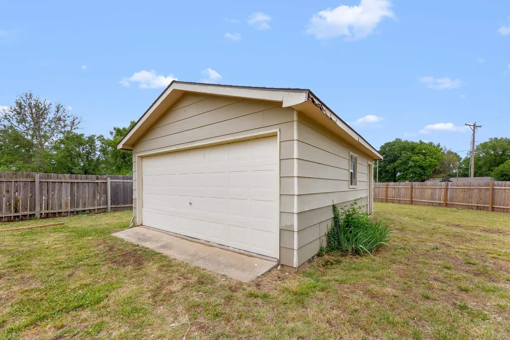 3908 S Gilda Circle Wichita KS 67215-1768