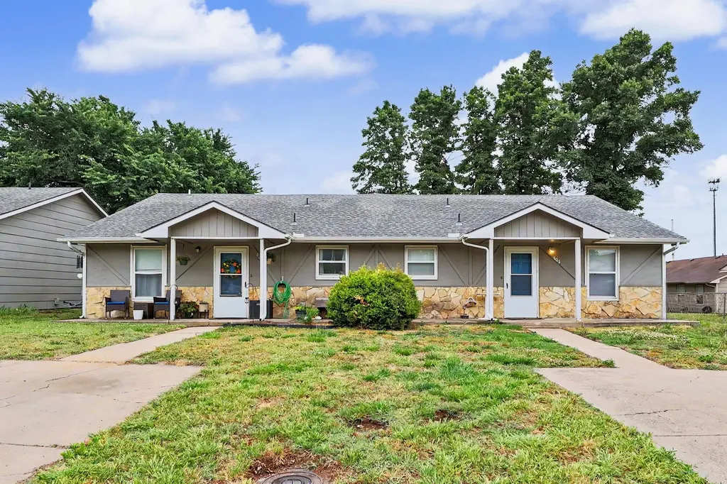 805-807 E 2nd Street Douglass KS 67039