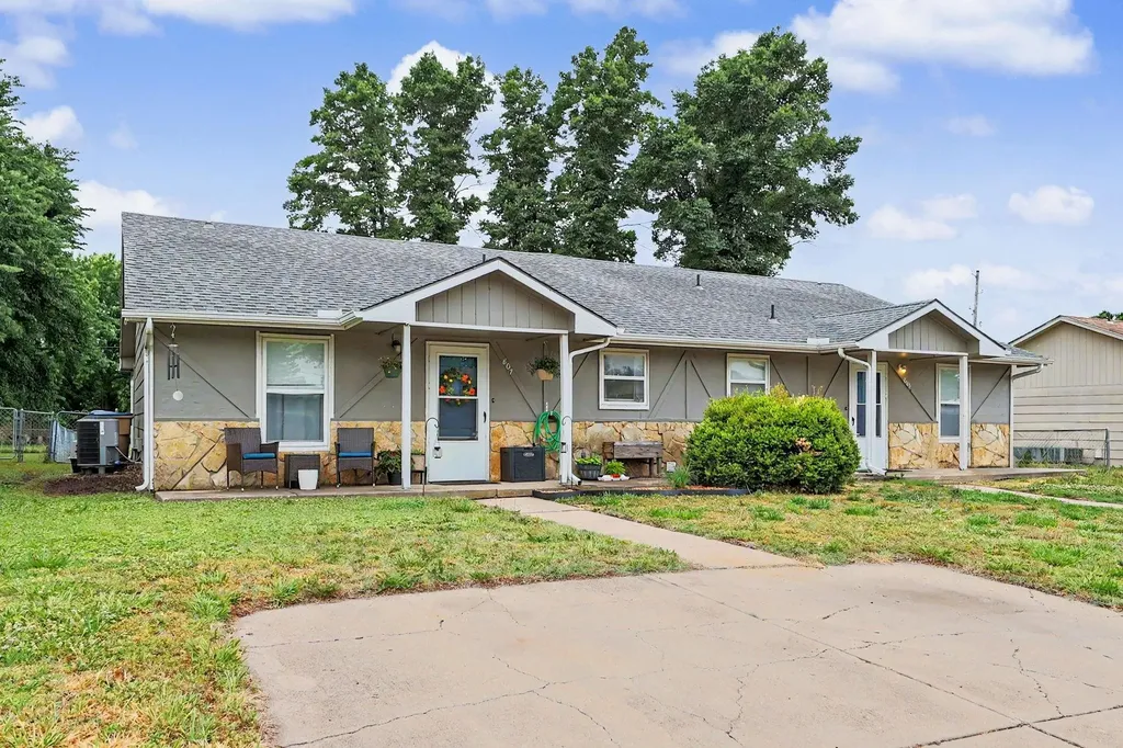 805-807 E 2nd Street Douglass KS 67039