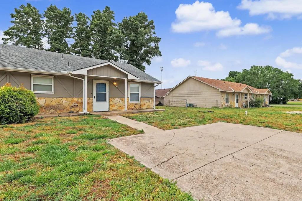 805-807 E 2nd Street Douglass KS 67039