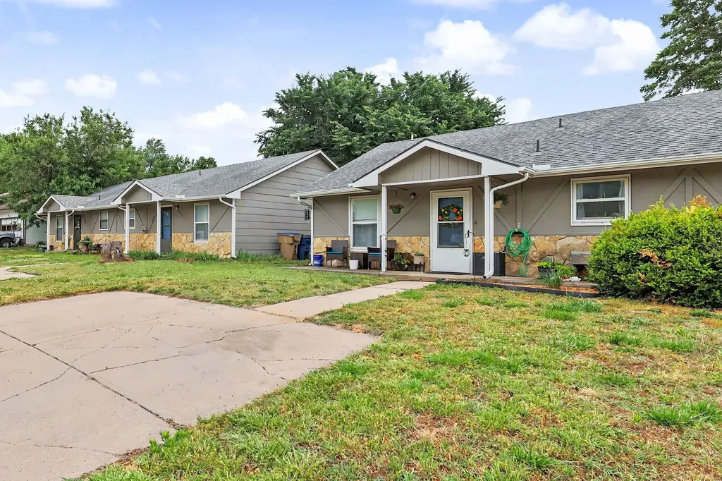805-807 E 2nd Street Douglass KS 67039