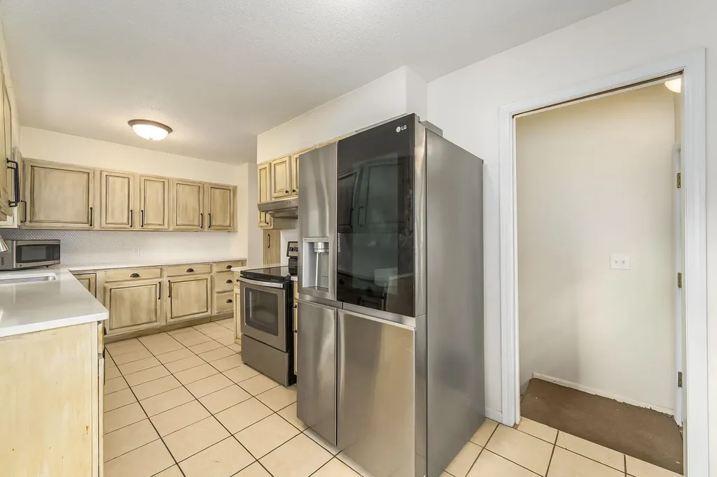 3219 E Skinner Wichita KS 67218-3942