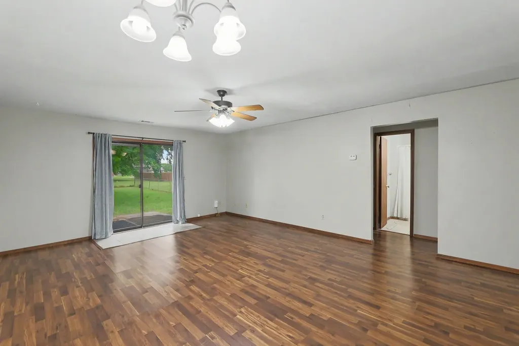 809-811 E 2nd Street Douglass KS 67039