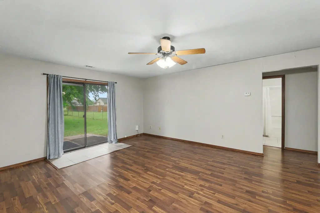 809-811 E 2nd Street Douglass KS 67039