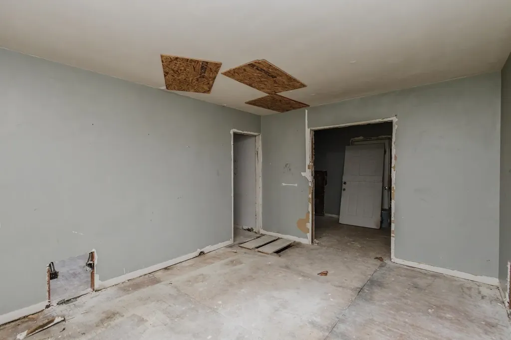 729 Sylvan Wichita KS 67218