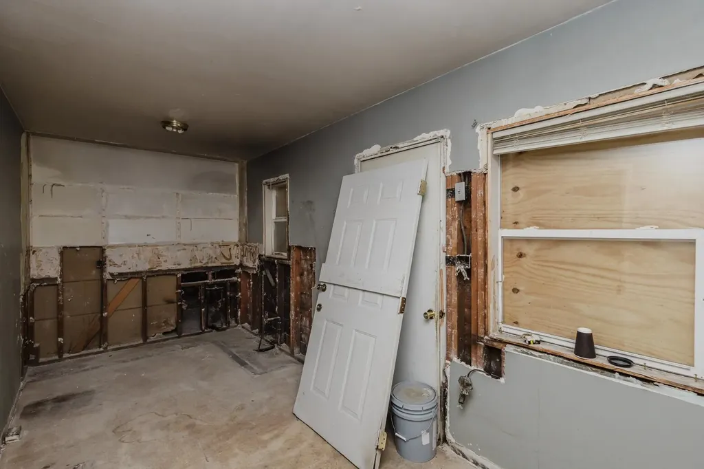 729 Sylvan Wichita KS 67218