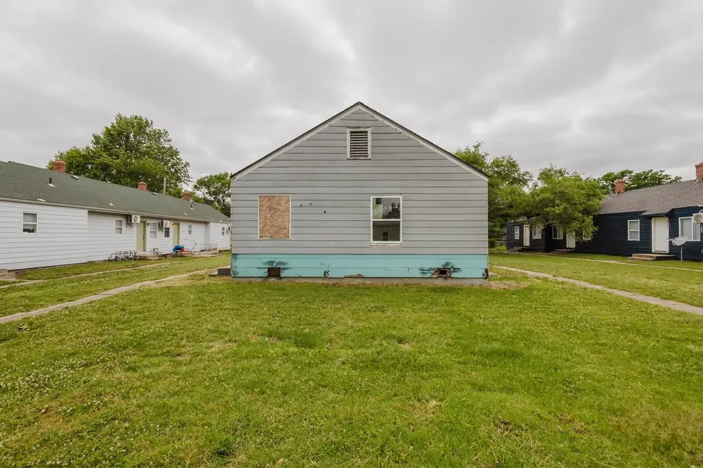 729 Sylvan Wichita KS 67218