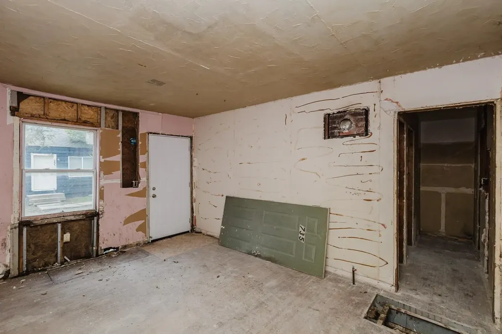 729 Sylvan Wichita KS 67218