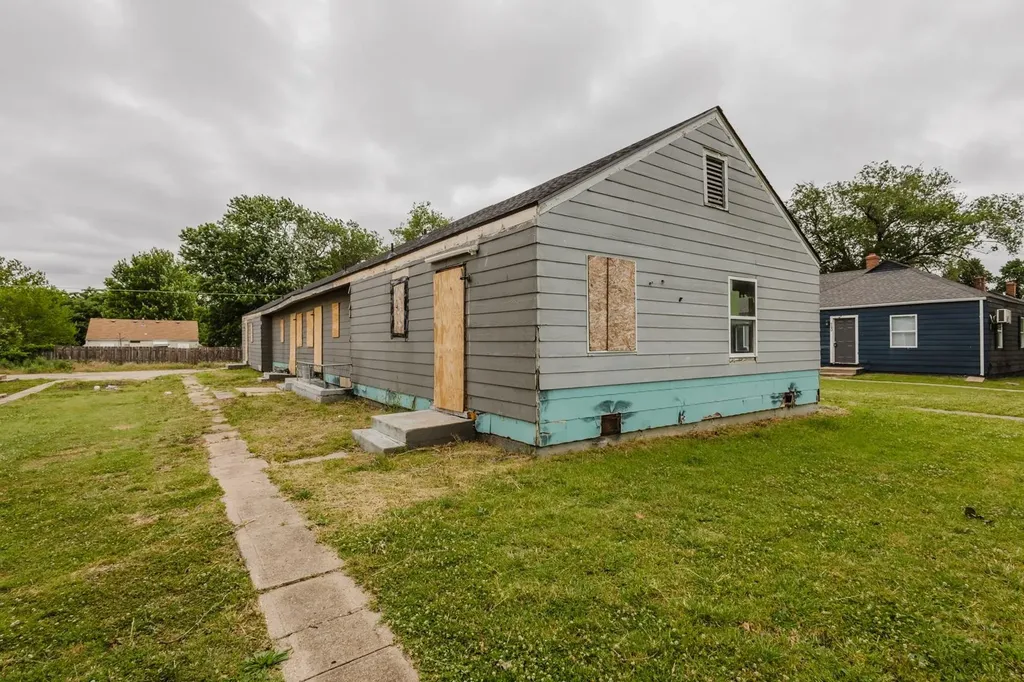 729 Sylvan Wichita KS 67218