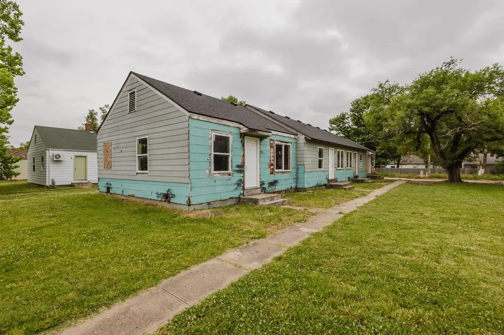 729 Sylvan Wichita KS 67218
