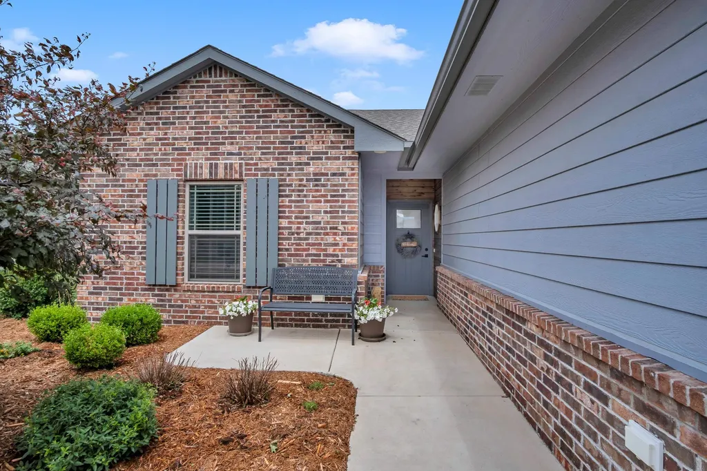 1717 Casey Newton KS 67114