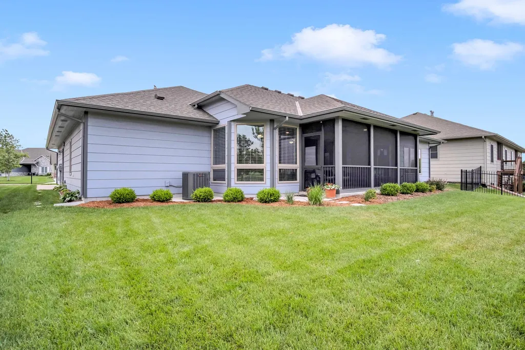 1717 Casey Newton KS 67114