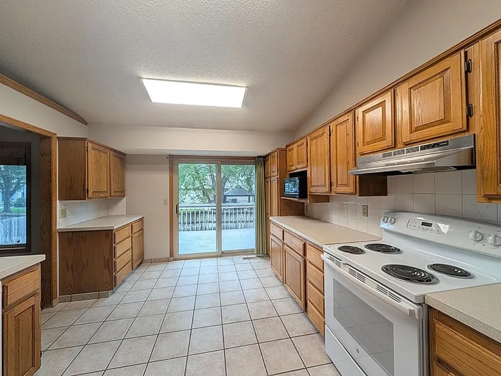 1513 E Mcclelland Drive Derby KS 67037