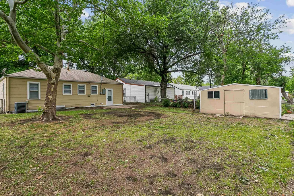 2134 S Poplar Wichita KS 67211