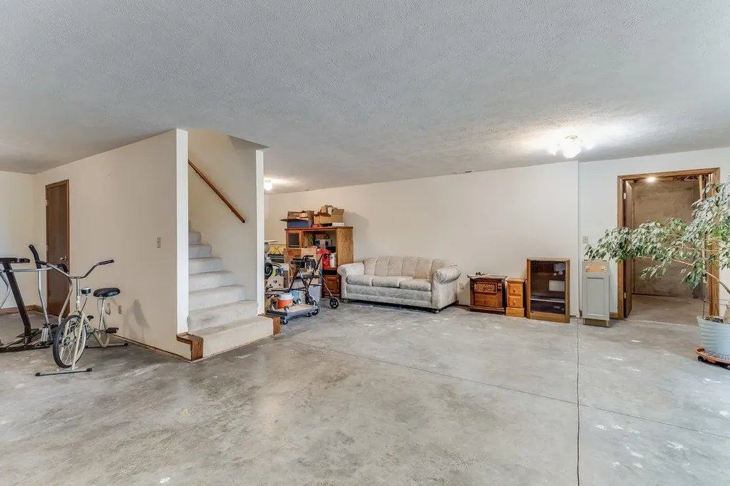 9202 N Plum Street Hutchinson KS 67502