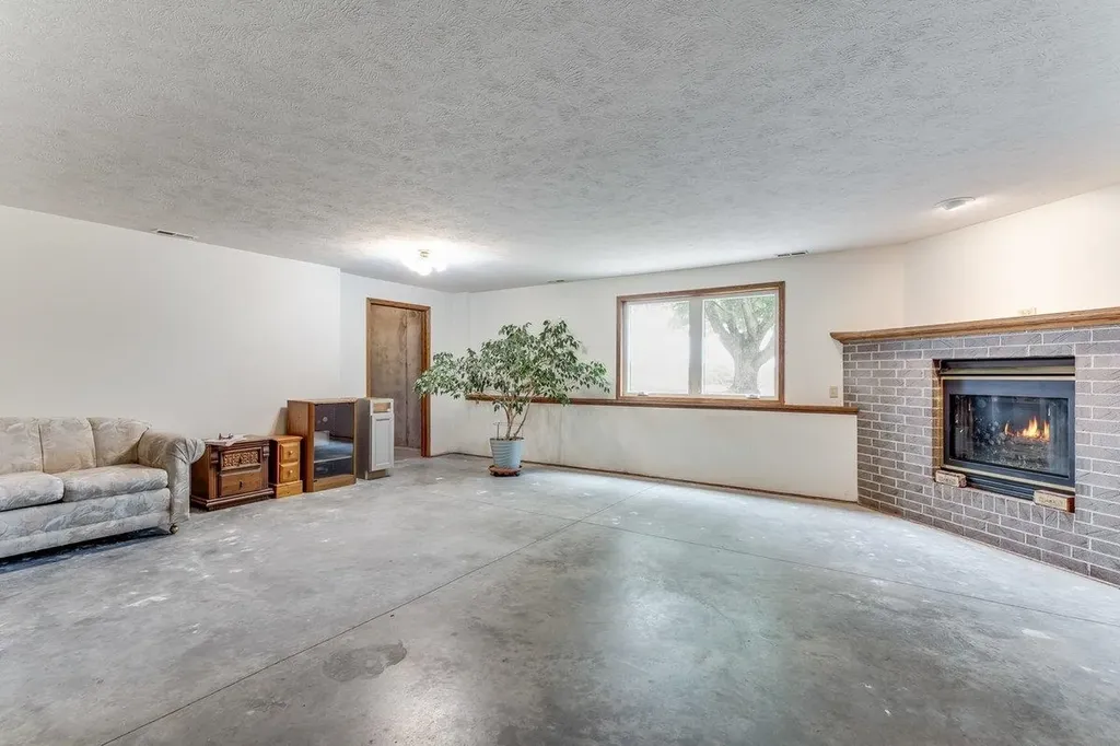9202 N Plum Street Hutchinson KS 67502