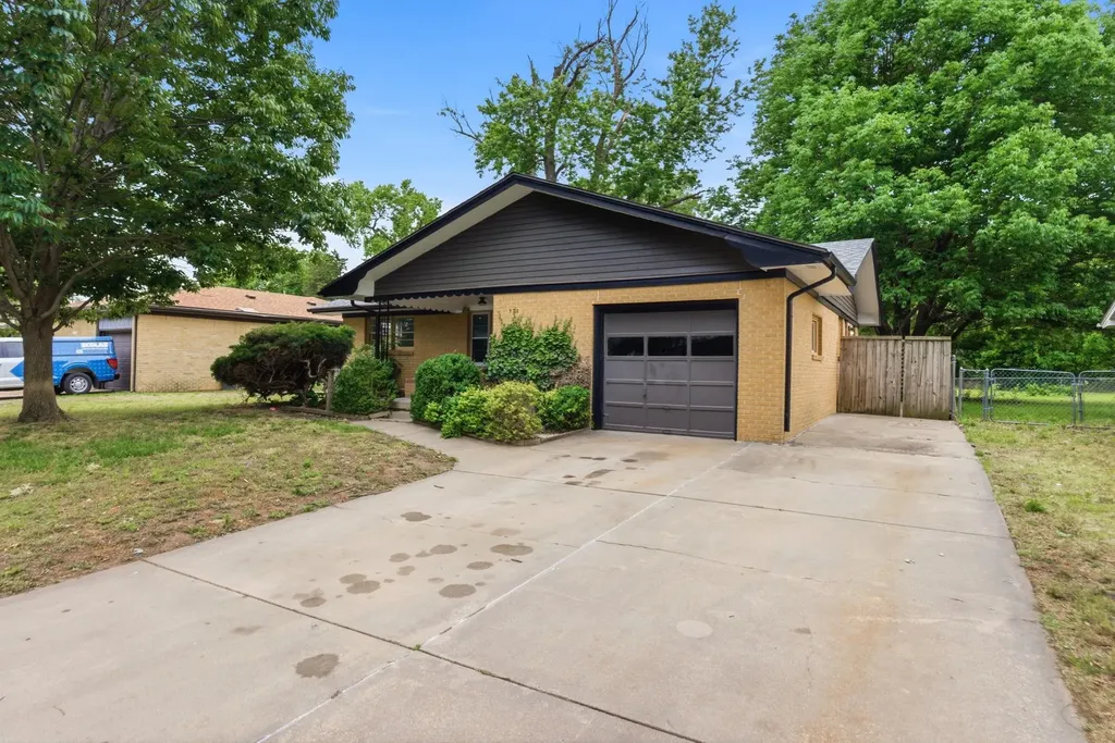 721 W Anita Drive Haysville KS 67060