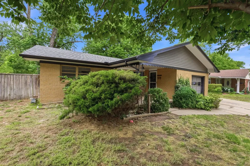 721 W Anita Drive Haysville KS 67060