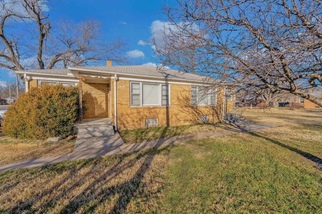 6124 E Harry Street Wichita KS 67218