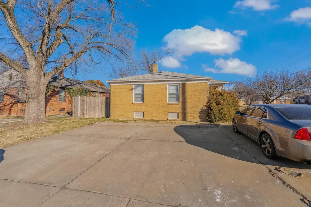 6124 E Harry Street Wichita KS 67218