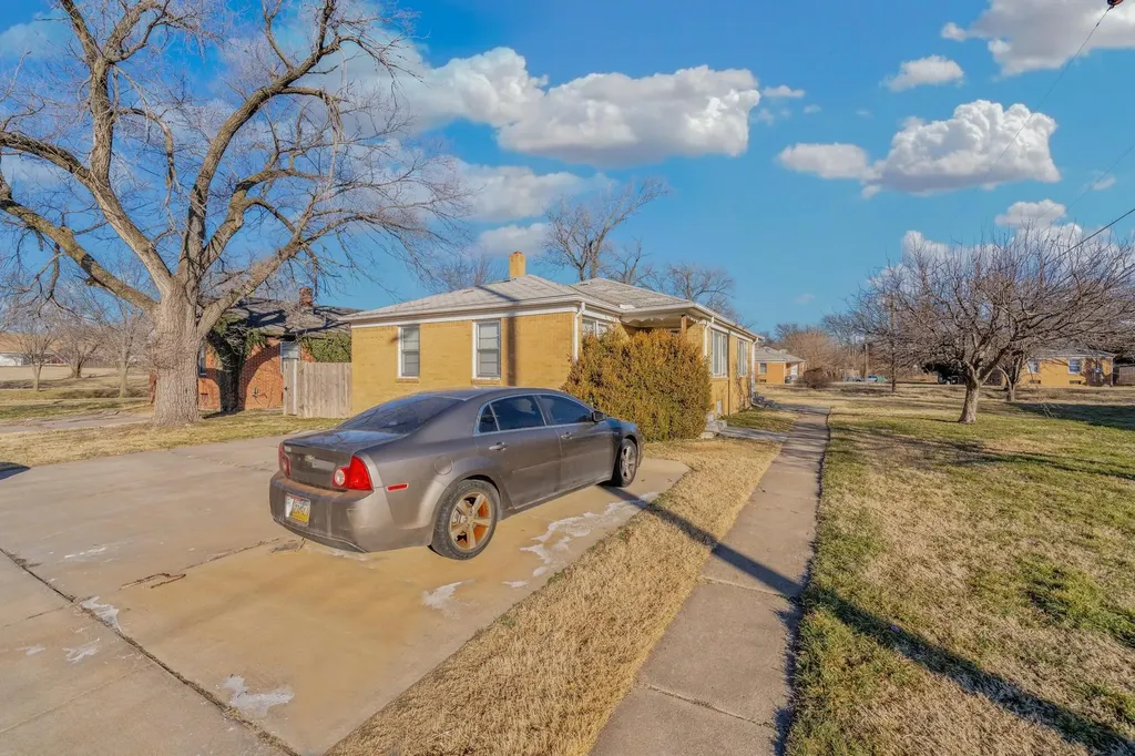 6124 E Harry Street Wichita KS 67218