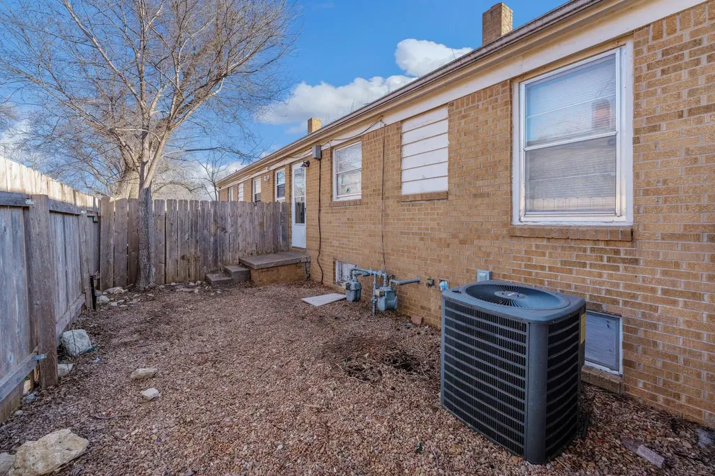 6124 E Harry Street Wichita KS 67218