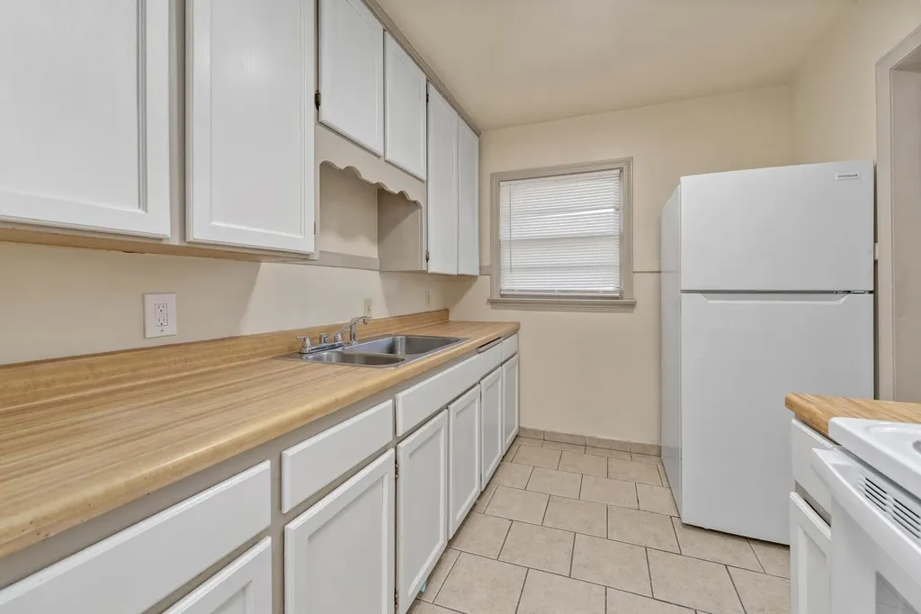 6124 E Harry Street Wichita KS 67218
