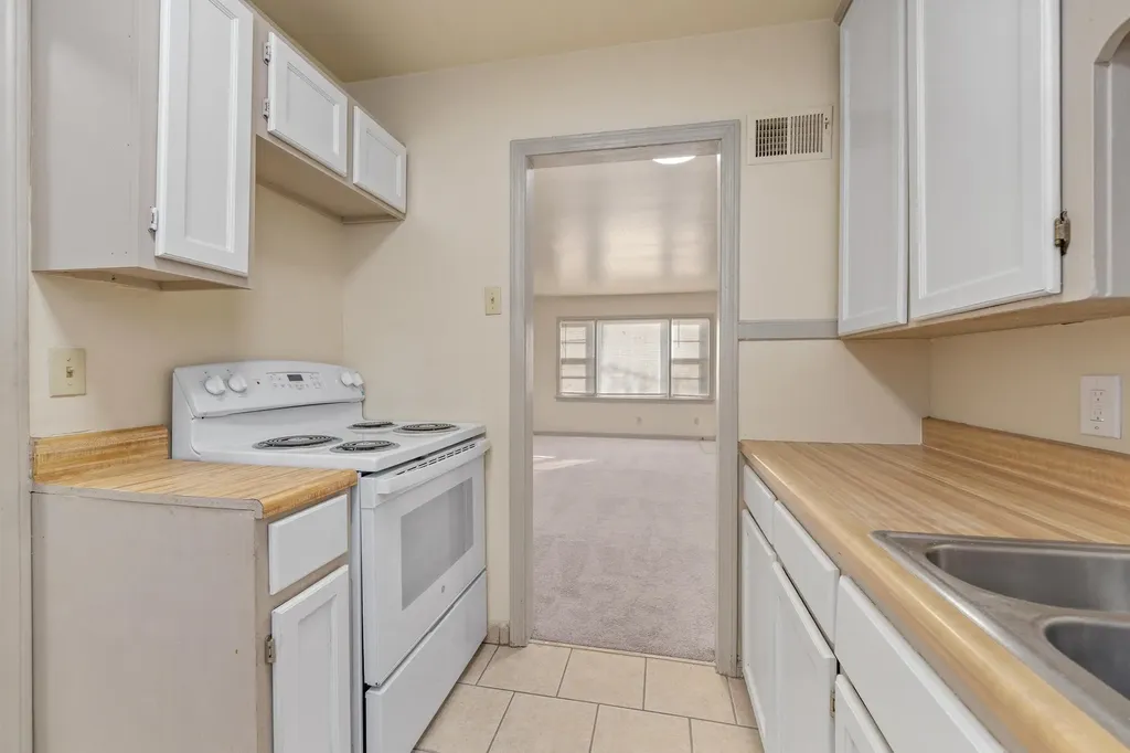 6124 E Harry Street Wichita KS 67218