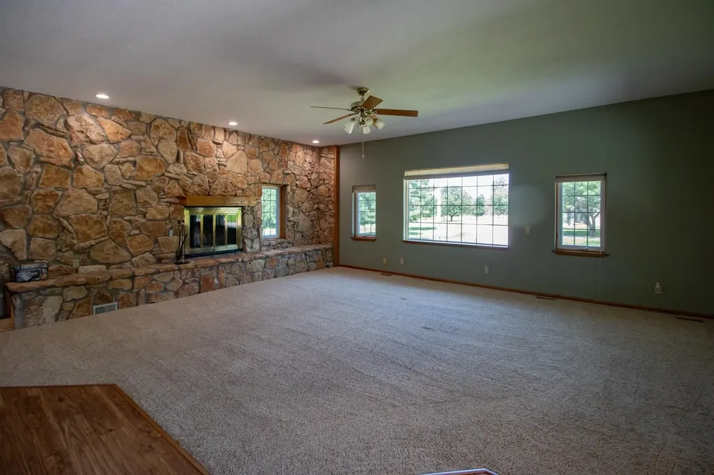 1677 E 120th Avenue North Mulvane KS 67110