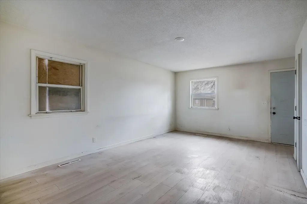 1502 E Catalina Street Wichita KS 67216