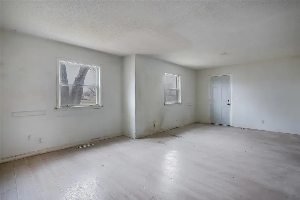 1502 E Catalina Street Wichita KS 67216