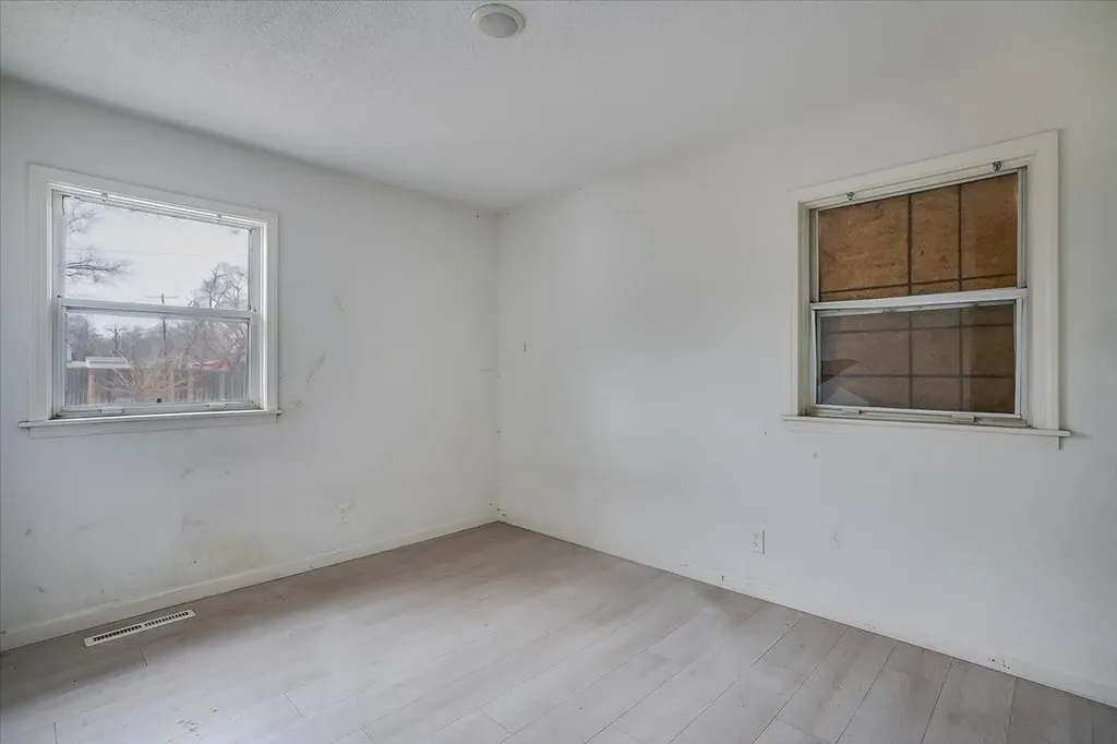 1502 E Catalina Street Wichita KS 67216