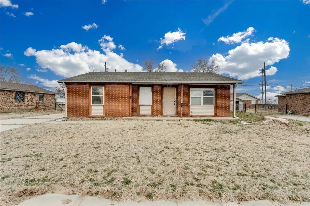 1614 E Del Mar Street Wichita KS 67216