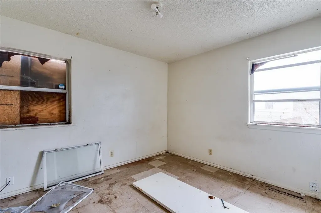 1614 E Del Mar Street Wichita KS 67216