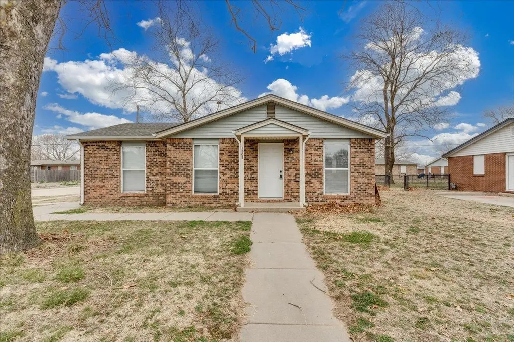 1502 E Del Mar Wichita KS 67216