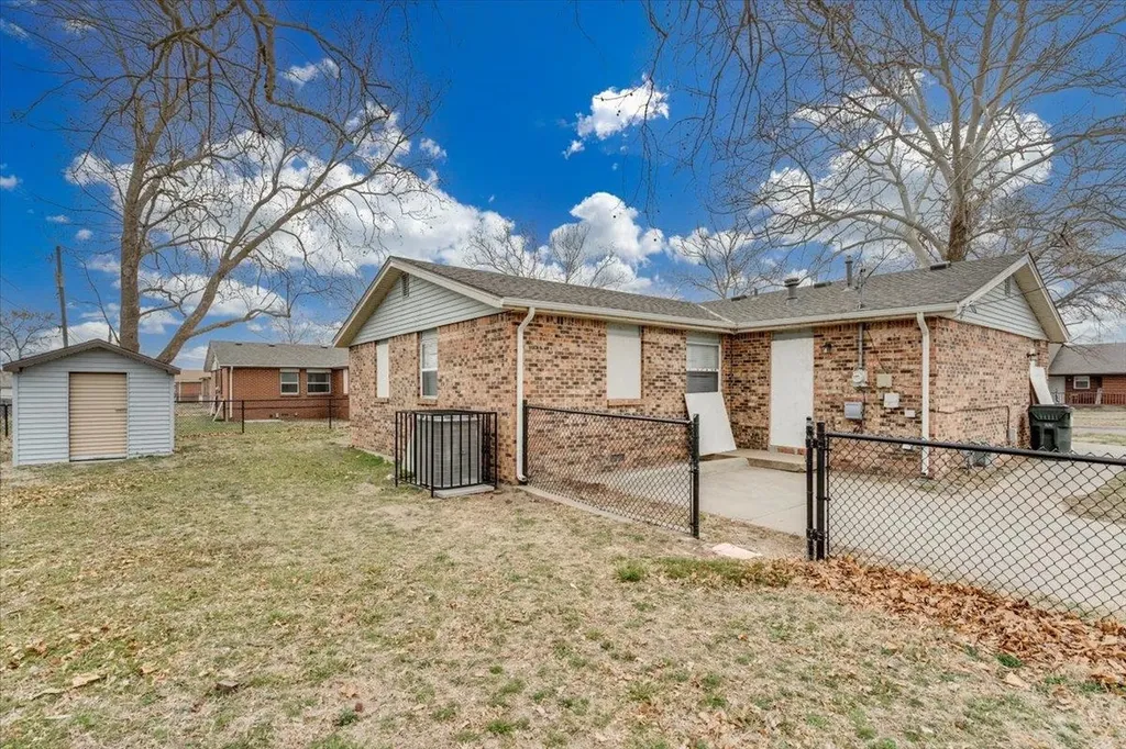 1502 E Del Mar Wichita KS 67216