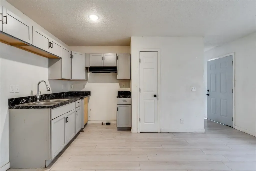 1502 E Del Mar Wichita KS 67216