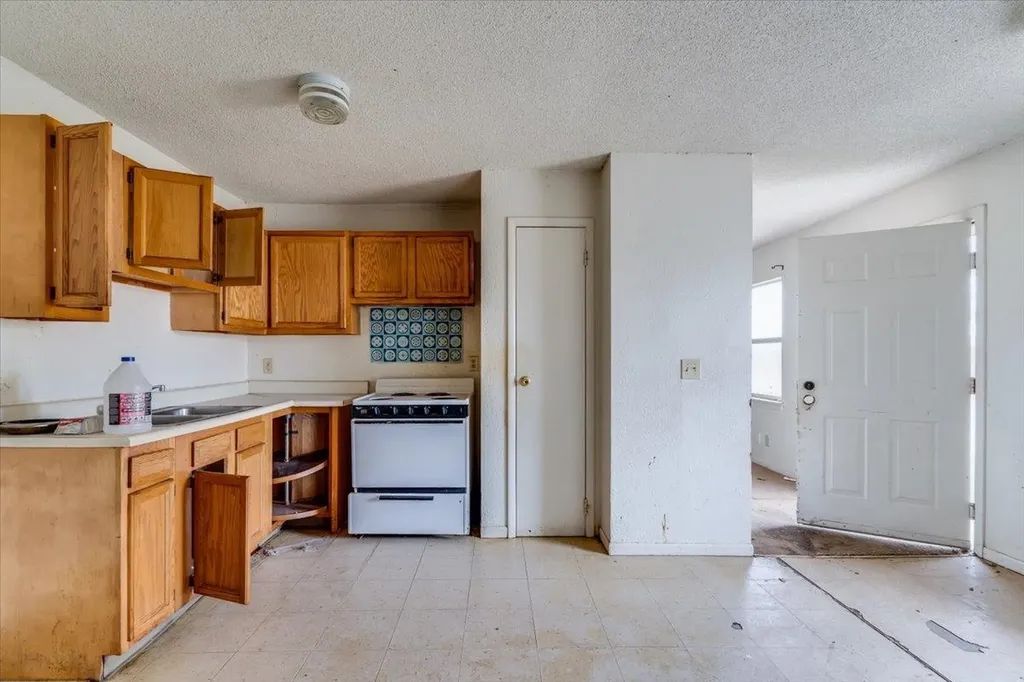 1602 E Del Mar Wichita KS 67216
