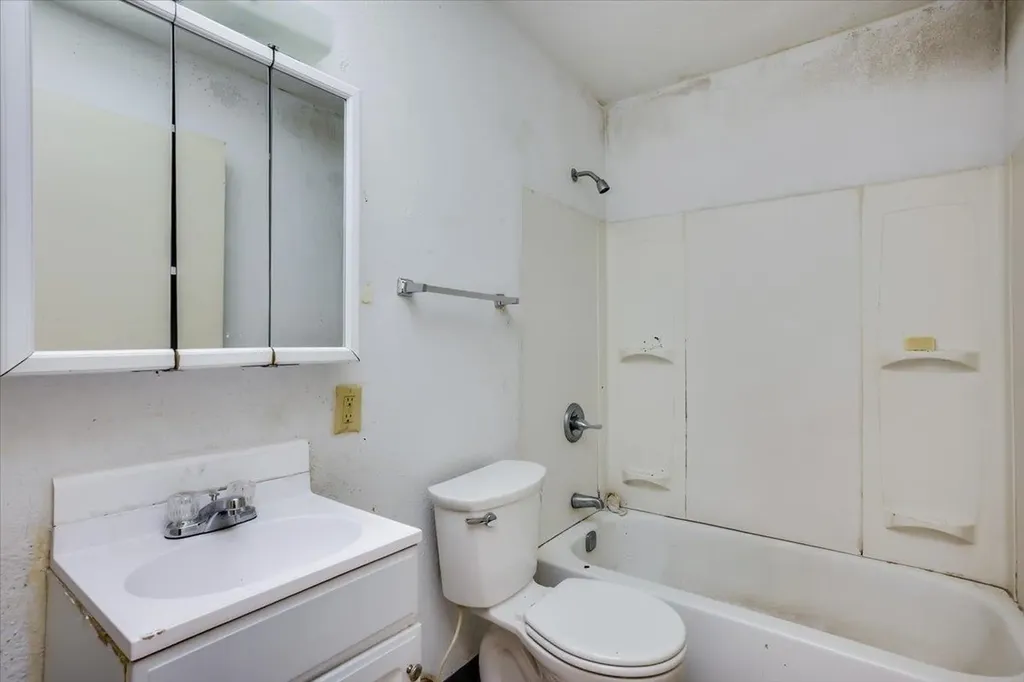 1516 E Del Mar Wichita KS 67216