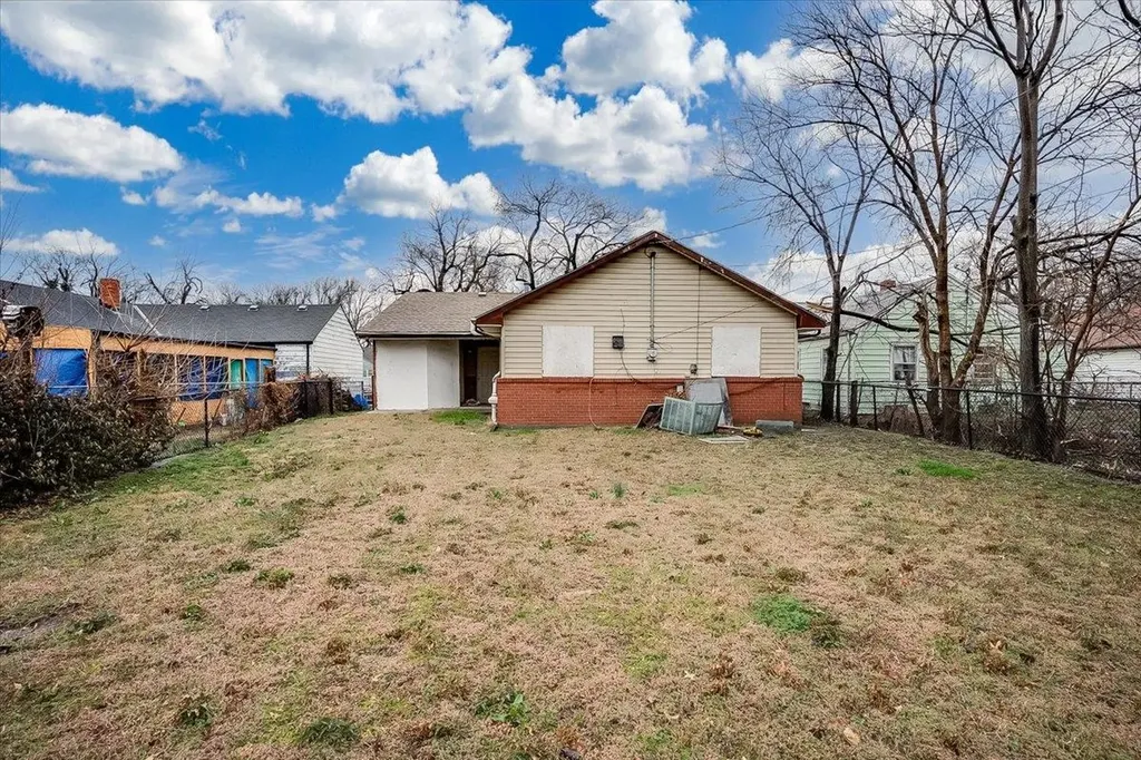 828 N Poplar Wichita KS 67214