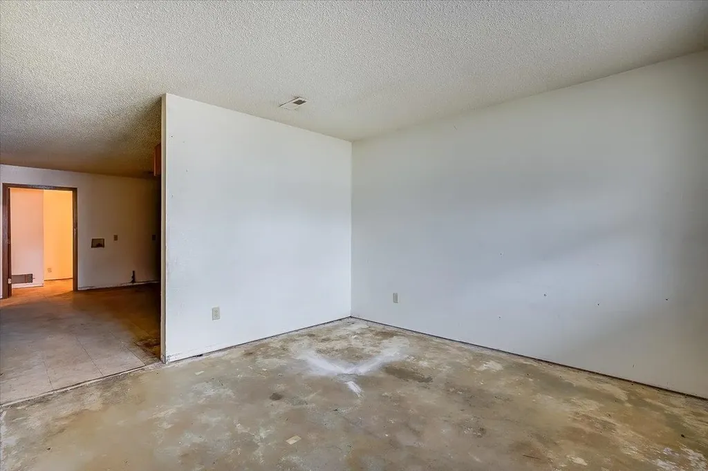 828 N Poplar Wichita KS 67214