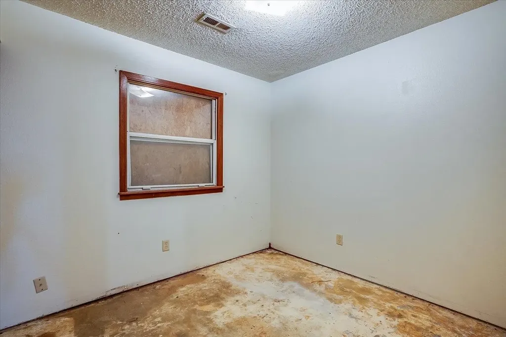 828 N Poplar Wichita KS 67214