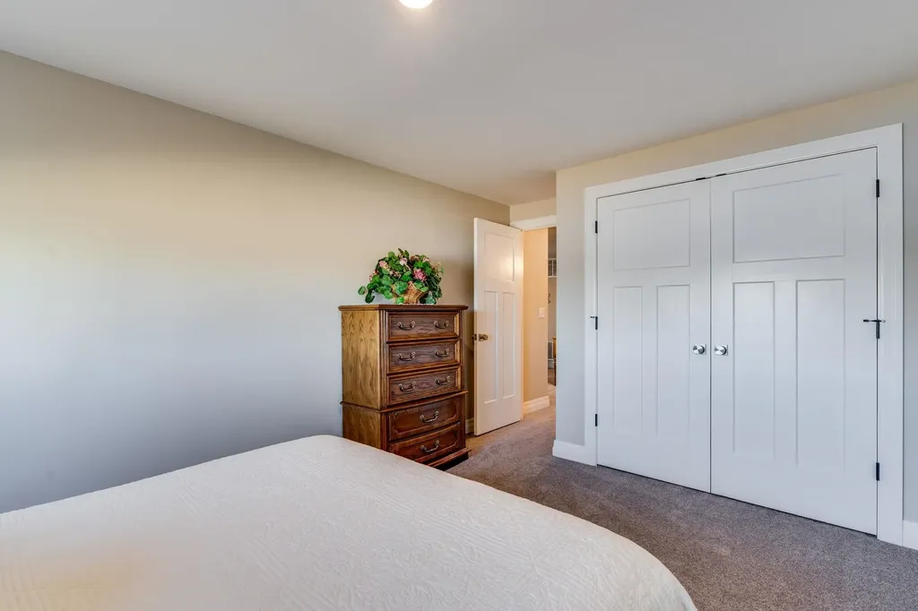 918 N Bayshore Street Wichita KS 67212