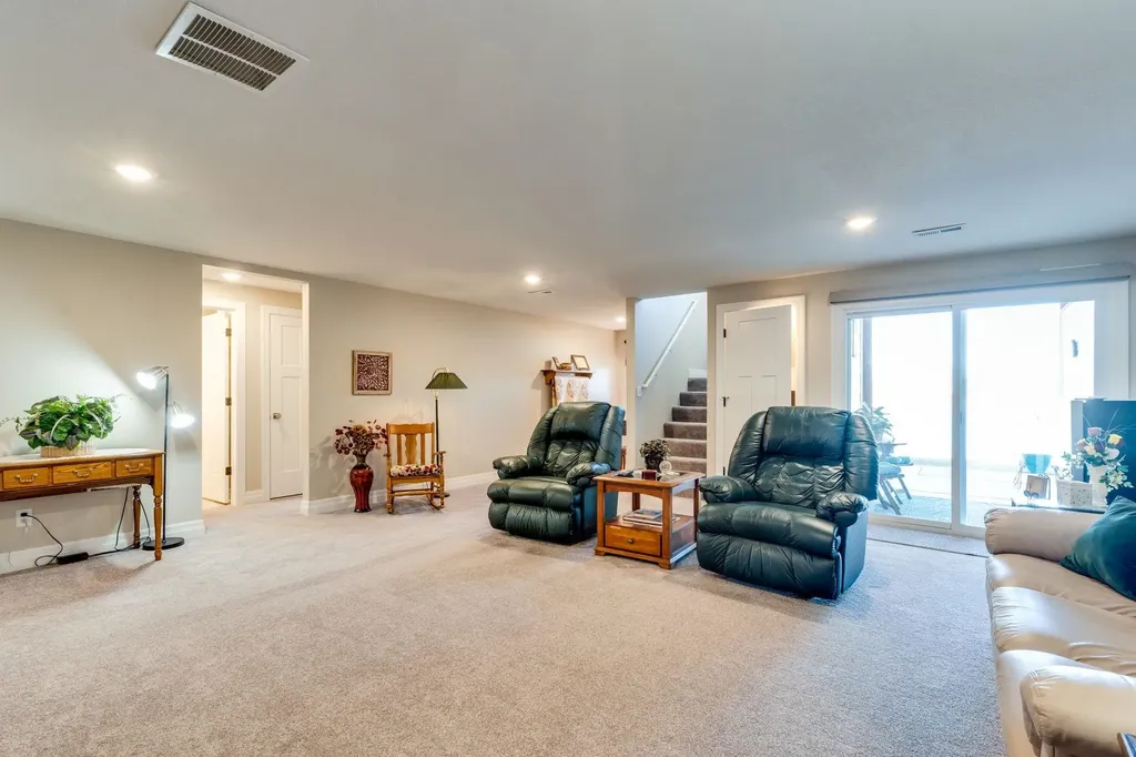 918 N Bayshore Street Wichita KS 67212