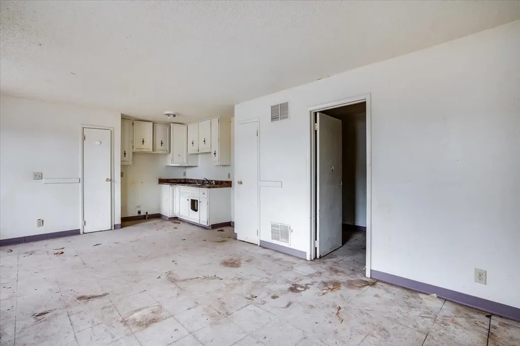 1507 E Del Mar Street Wichita KS 67216