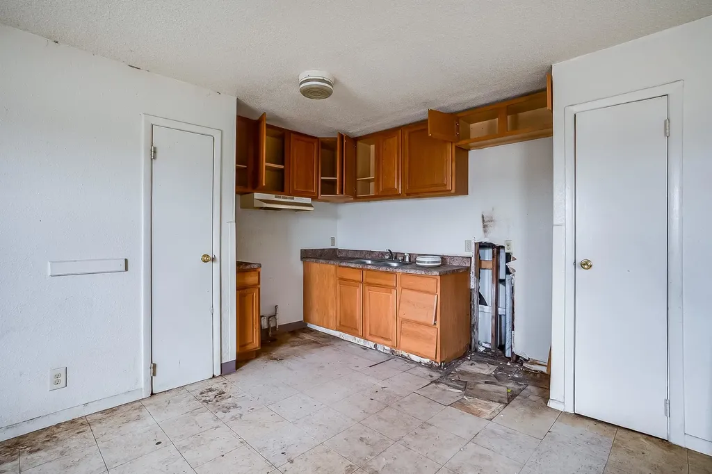 1613 E Catalina Street Wichita KS 67216
