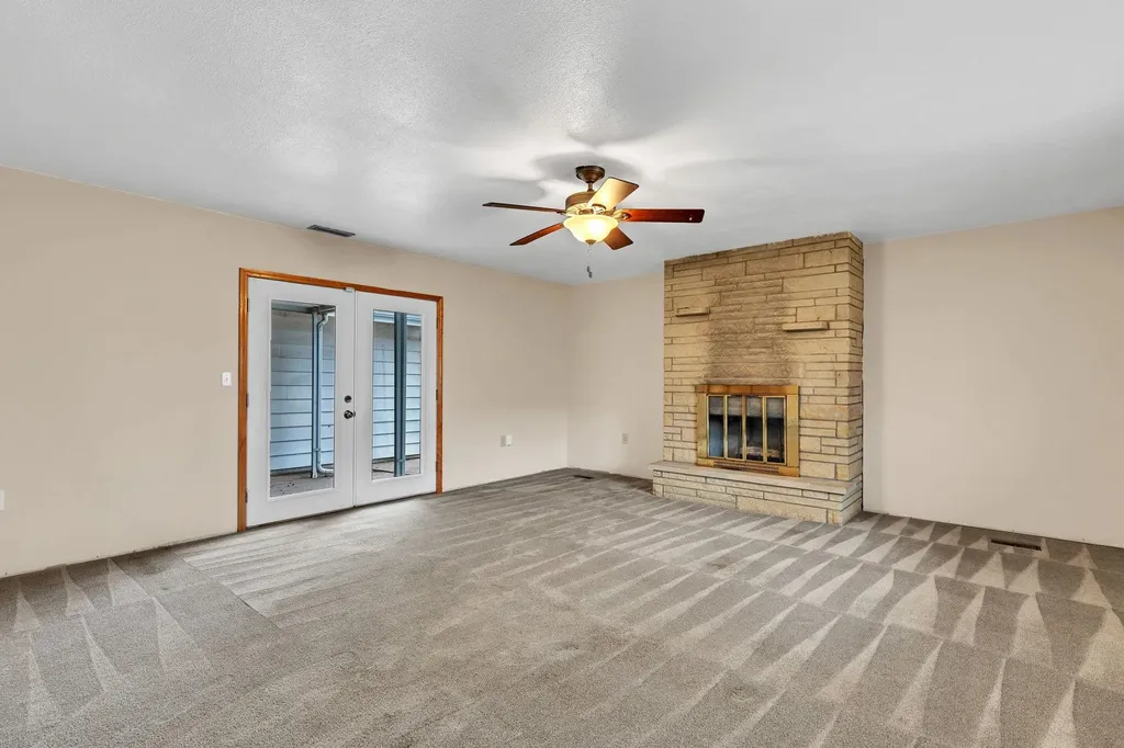 2904 S Bennett Avenue Wichita KS 67217