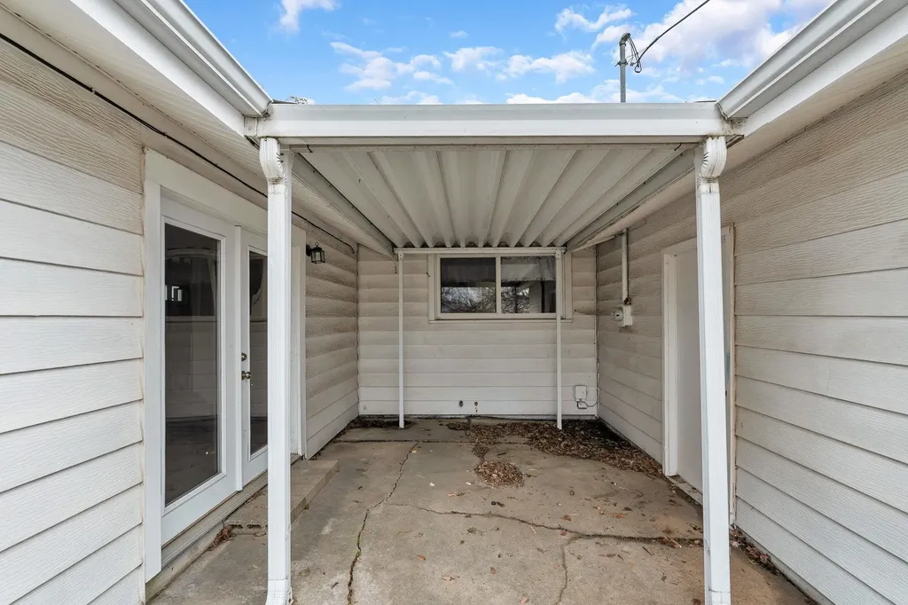 2904 S Bennett Avenue Wichita KS 67217