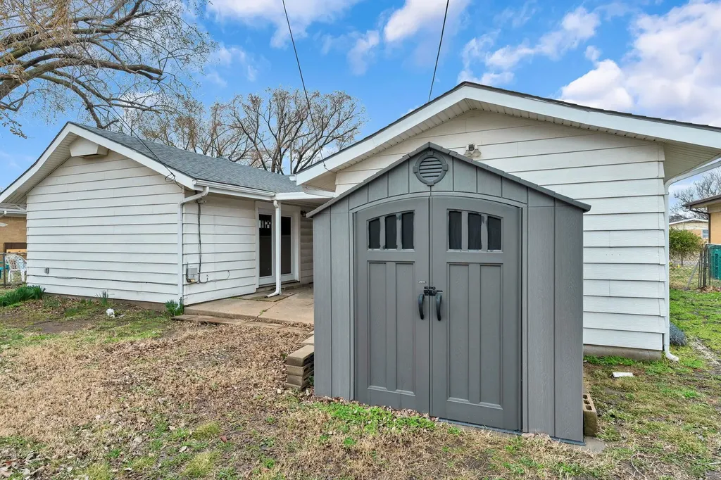 2904 S Bennett Avenue Wichita KS 67217
