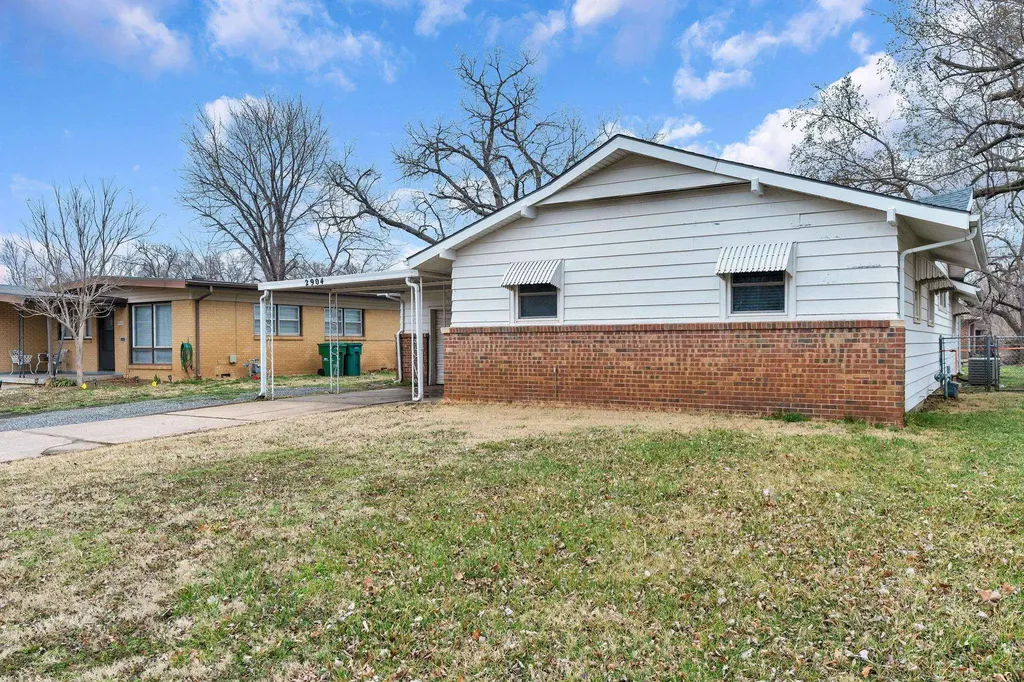 2904 S Bennett Avenue Wichita KS 67217